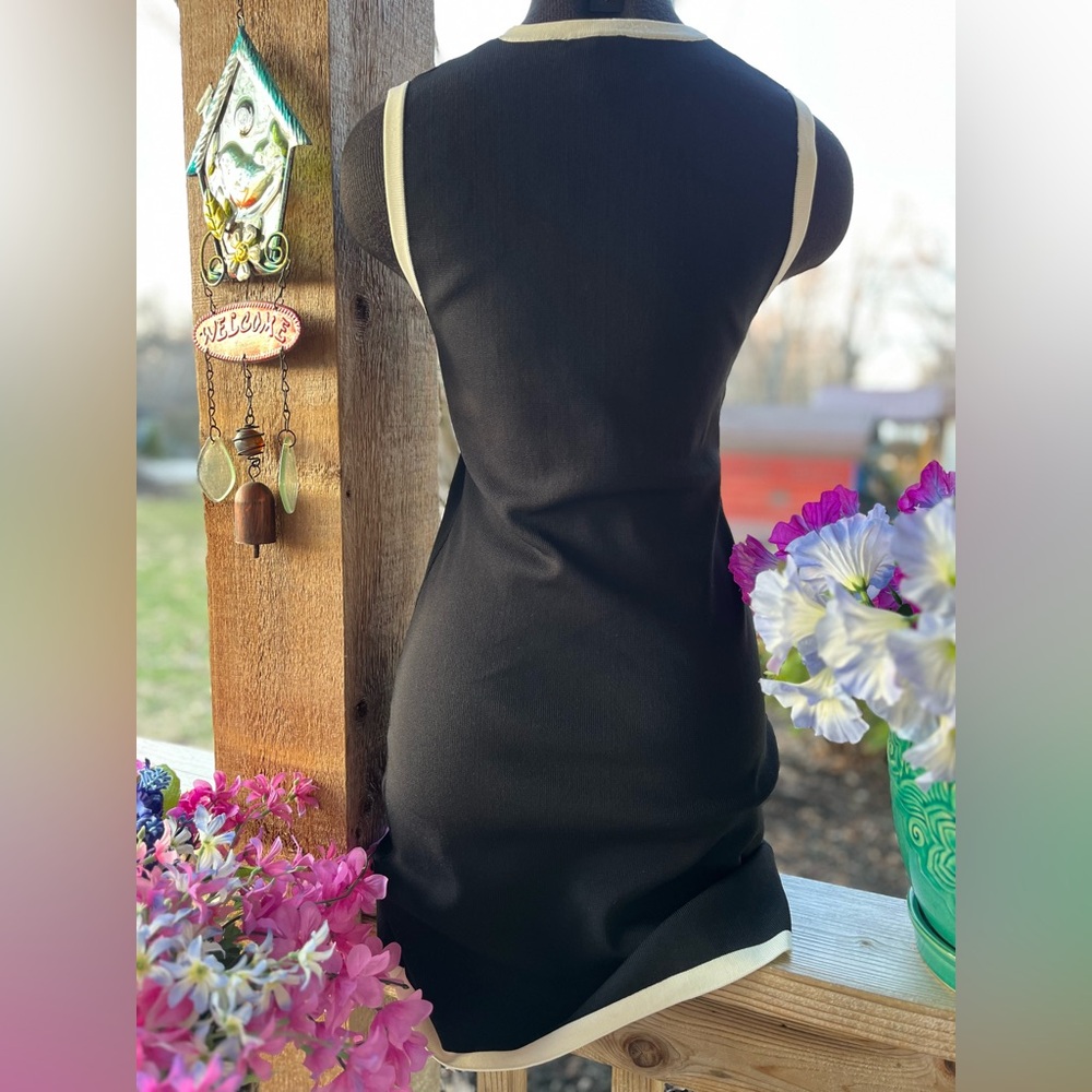 Sincerely Jules Black & Ivory Sleeveless Classic Knit Sheath Dress w Faux Pearl - Picture 6 of 8